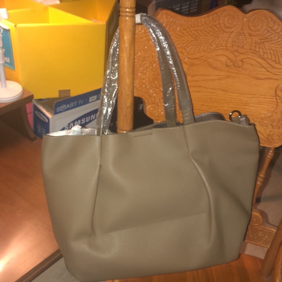 URBAN Tote bag BNWTags Olive green with a zippered middle section. BLOOMINGDALES - Picture 6 of 6